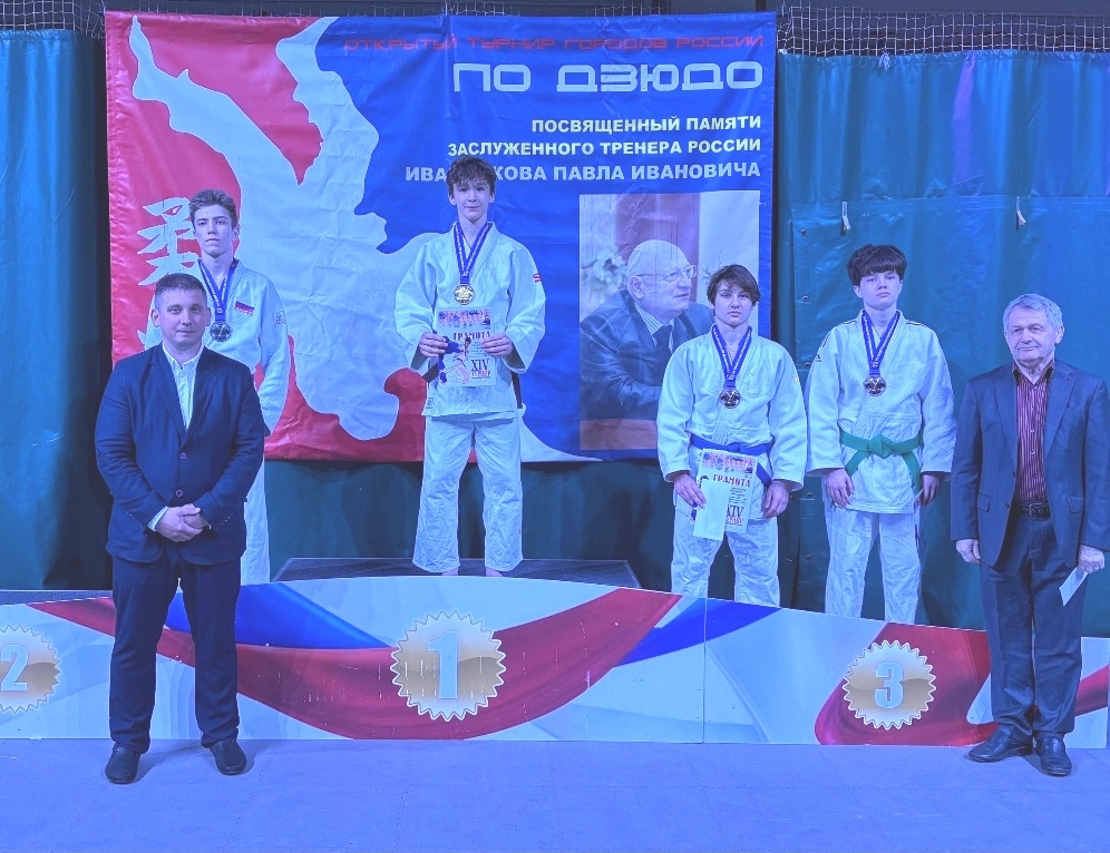 Поздравляем спортсменов с победами!